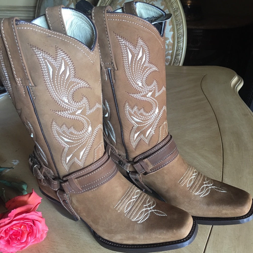 Beautiful buckle western boots
